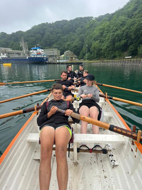 First crack at gig rowing last night from something other than a commentary boat… and I loved it 🙌🏻

Ticked all my boxes, and the blisters were absolutely worth it! 

(I’m right at the back, demonstrating - and I quote - ‘excellent rhythm for a beginner!’)