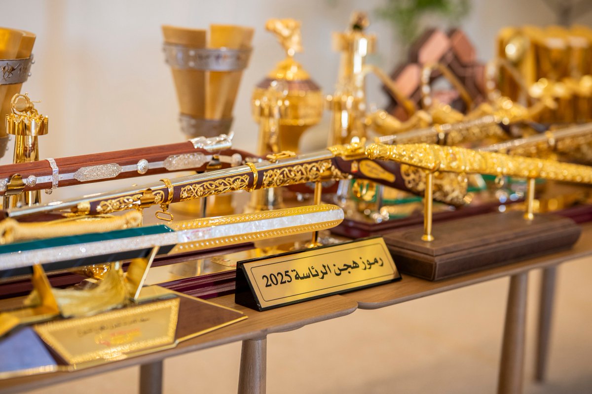 wamnews's tweet photo. صور | #رئيس_الدولة يستقبل فريق #هجن_الرئاسة .. ويطلع على أهم الإنجازات التي حققتها هجن الرئاسة خلال مشاركاتها في مهرجانات ومنافسات 2024 ـ 2025 التي أقيمت في ميادين الدولة ودول مجلس التعاون الخليجي

#وام 
https://t.co/GWKSwLW0yG https://t.co/JyAxR6UZbJ
