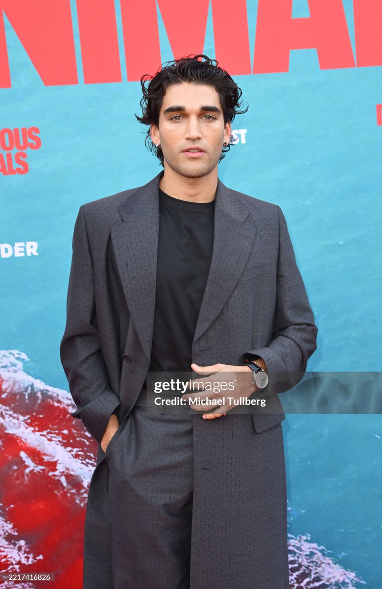 heustonfiles's tweet photo. Josh Heuston at the "Dangerous Animals" premiere in Los Angeles! https://t.co/bF1BK7I3Rs