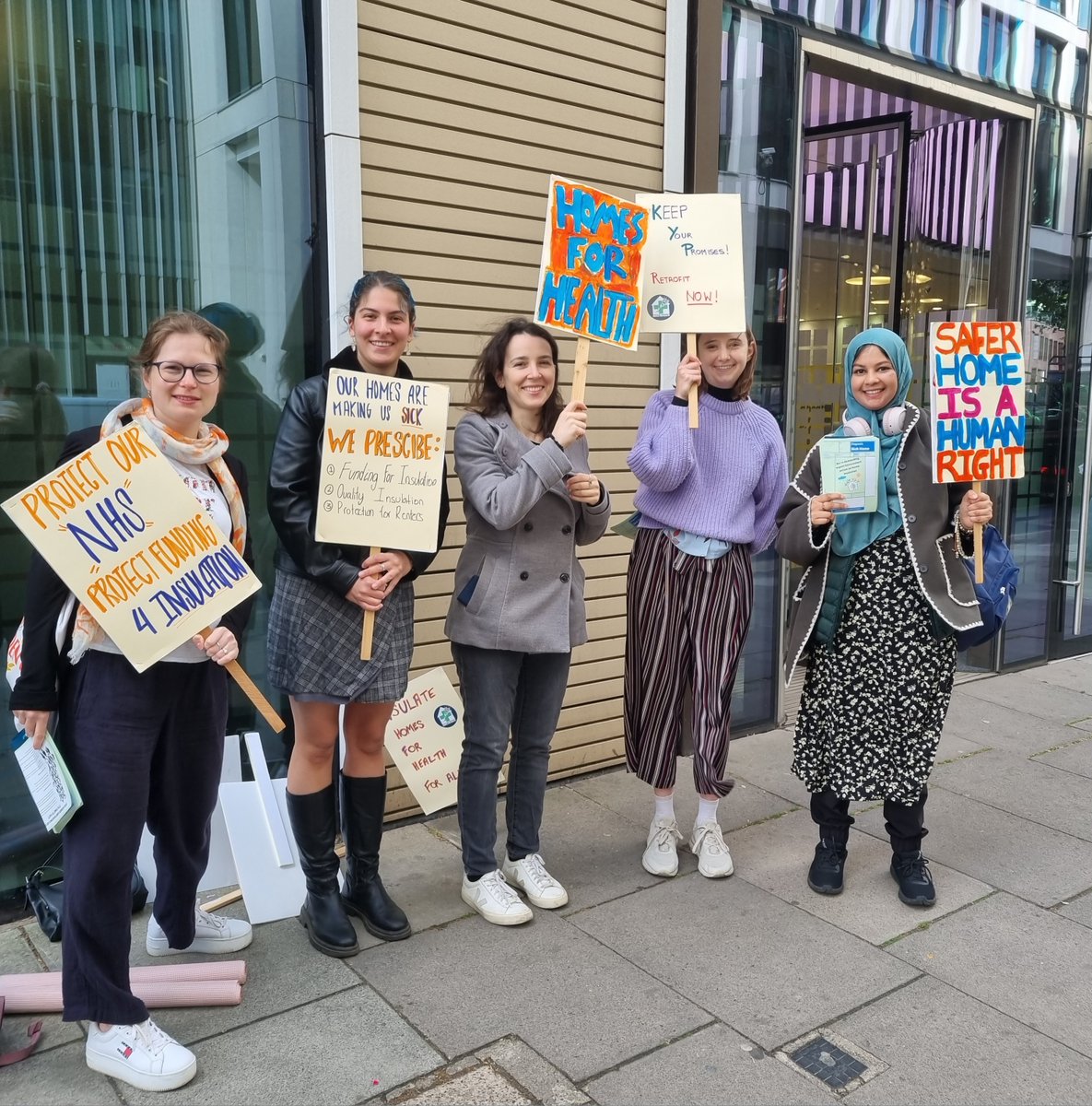 Our homes are making us sick! 

1 in 5 private renters are in fuel poverty, the government MUST honour its manifesto commitment to fully fund the Warm Homes Plan. 

We joined @medact in Whitehall to push for healthier homes for all!