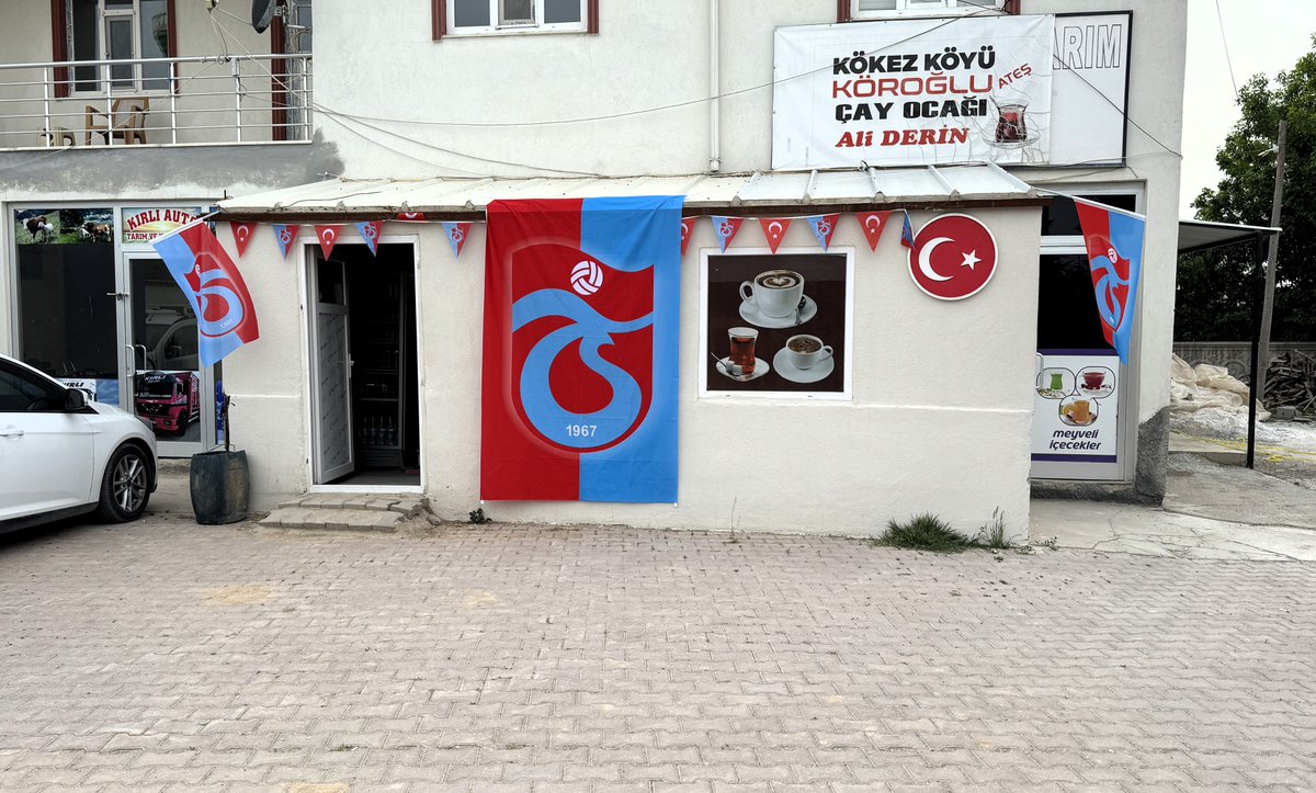 yenisafakspor's tweet photo. 🔴🔵 Aksaray'ın Eskil ilçesine bağlı 180 haneli Kökez köyü sakinleri, 1983-1984 sezonundaki şampiyonluğuyla başlayan Trabzonspor sevgisini çocuklarına da aşılayarak, taraftar sayısını her geçen gün artırıyor https://t.co/2onsYZITtP