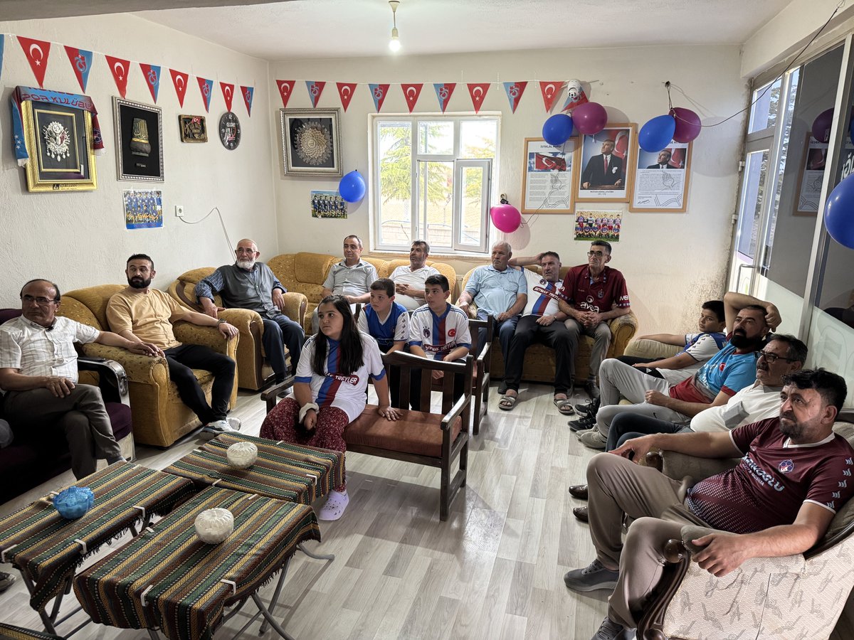yenisafakspor's tweet photo. 🔴🔵 Aksaray'ın Eskil ilçesine bağlı 180 haneli Kökez köyü sakinleri, 1983-1984 sezonundaki şampiyonluğuyla başlayan Trabzonspor sevgisini çocuklarına da aşılayarak, taraftar sayısını her geçen gün artırıyor https://t.co/2onsYZITtP