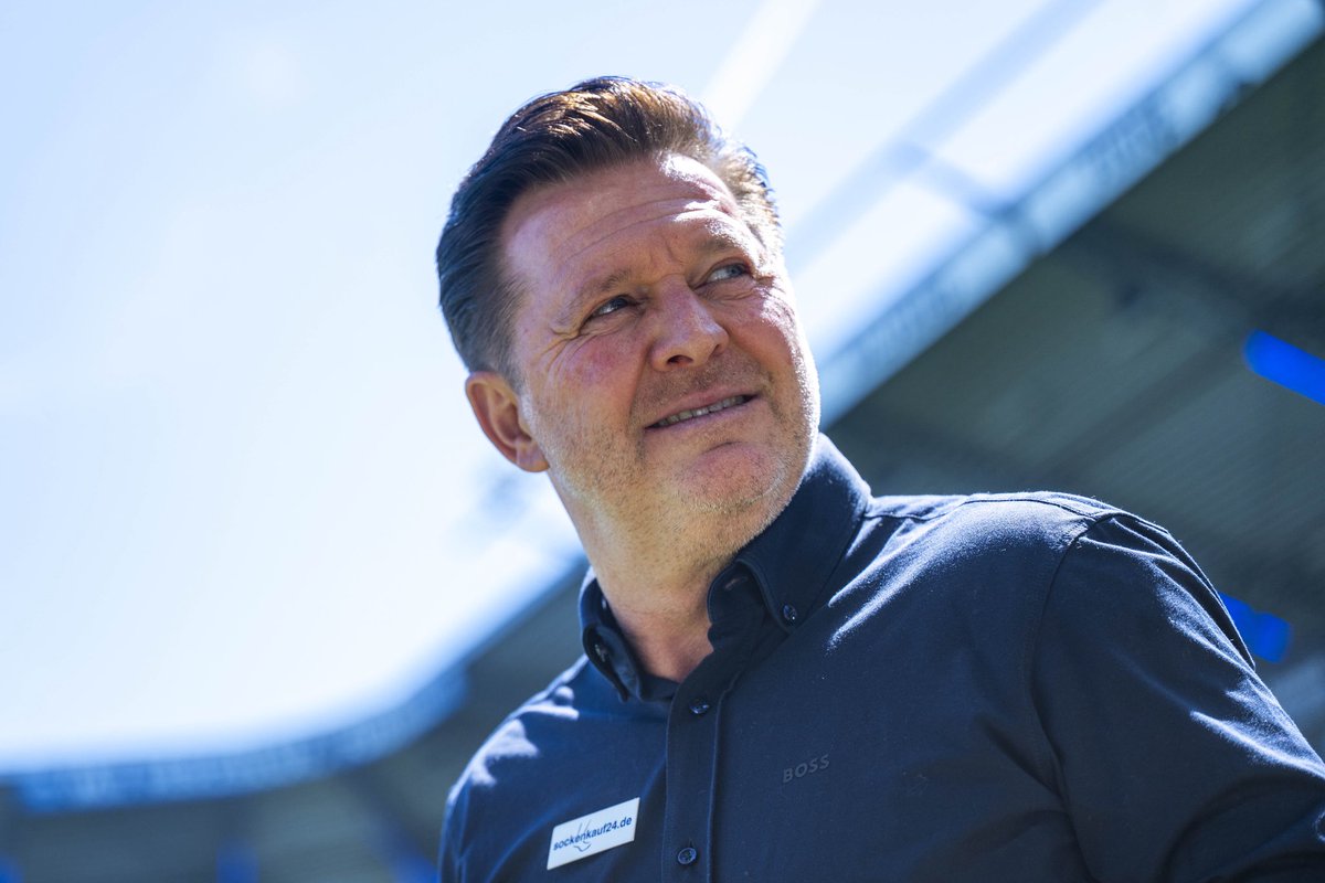 Patrick Berger (@berger_pj) on Twitter photo 🆕🔵⚪️ #S04 hat sich auf einen Topkandidaten festgelegt: nach Sky Infos ist es Christian Titz (54/🇩🇪). <a href="/Sky_Dirk/">Dirk g. Schlarmann</a>
Erste Gespräche mit den #Schalke-Bossen und dem Management des Trainers haben bereits vor Wochen stattgefunden, diese wurden zuletzt intensiviert und sollen nun 🆕🔵⚪️ #S04 hat sich auf einen Topkandidaten festgelegt: nach Sky Infos ist es Christian Titz (54/🇩🇪). <a href="/Sky_Dirk/">Dirk g. Schlarmann</a>
Erste Gespräche mit den #Schalke-Bossen und dem Management des Trainers haben bereits vor Wochen stattgefunden, diese wurden zuletzt intensiviert und sollen nun