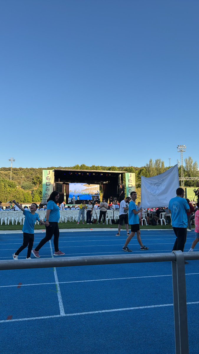 davidzuriita (@davgarzur) on Twitter photo Ayer lo pasamos muy bien en la inauguración de los JEDES!
<a href="/Junta_Ex/">Junta de Extremadura</a> <a href="/FJyD/">Fundación Jóvenes y Deporte 🅵🅹🆈🅳 💚🤍🖤</a> Ayer lo pasamos muy bien en la inauguración de los JEDES!
<a href="/Junta_Ex/">Junta de Extremadura</a> <a href="/FJyD/">Fundación Jóvenes y Deporte 🅵🅹🆈🅳 💚🤍🖤</a>