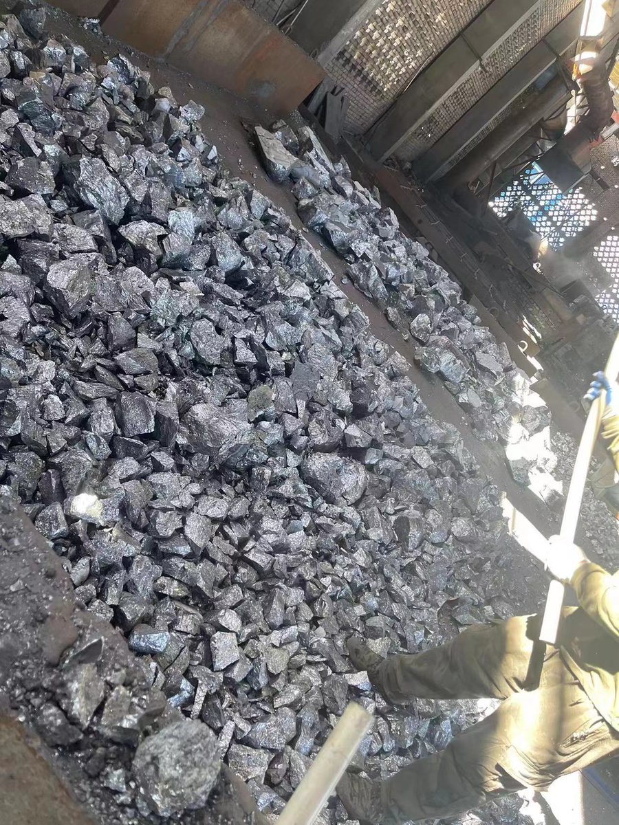 westasia_export's tweet photo. Silicon Metal
Specifications: 553/441/3303
Size: 10-100mm
If you have any needs, please inquire
📫：info@wasiatrade.com
🌐：https://t.co/OJa6lDfnLL
#ferrosilicon #siliconmetal #steelmaking #foundry #smelting #aluminumingot #chromiumsilicon #Metallurgical #semiconductor https://t.co/4XaBY640PO