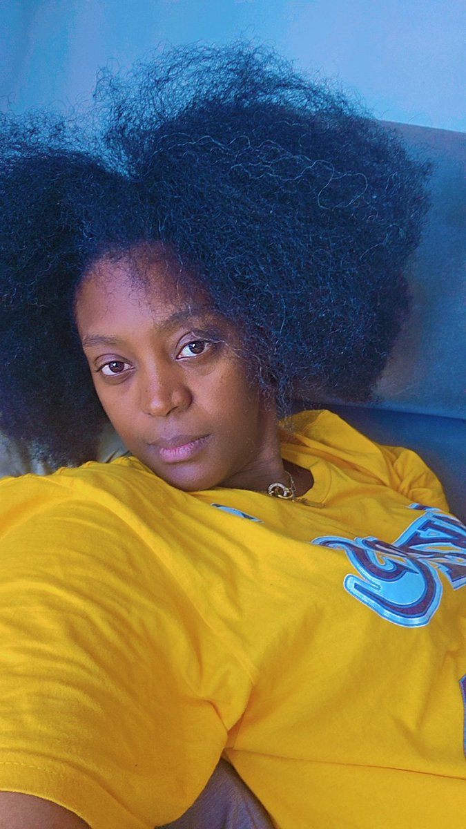 lapetitepuce1's tweet photo. Mon afro poivre et sel vous passe le bonjour 
#AFRO #hair #greyhair https://t.co/iWNw1AhOz5
