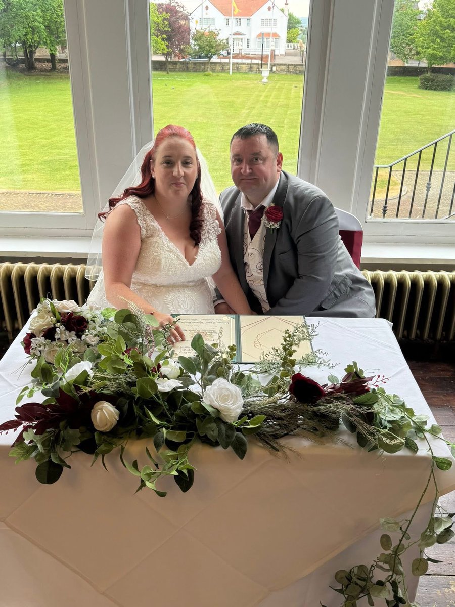 joanneC1981's tweet photo. Finally, a married woman! #newlywed #atlast https://t.co/LATHLkP5Sa