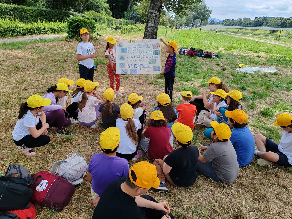 #Unfiumeperamico duecento bambini delle scuole di Firenze sul fiume con l’Autorità di bacino distrettuale dell'Appennino Settentrionale. Una festa, ma anche una lezione sull’Arno all’Anconella e alle Cascine bit.ly/43jTH1m