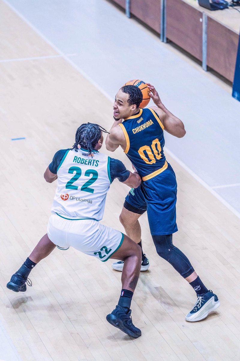 GullsBasketball's tweet image. ๐ฅ๐๐๐๐๐๐ ๐๐๐๐๐๐๐ ๐๐๐๐๐๐๐:
#00 Chrysostom Ckukwuma
โChukuโ pelasi Gullsissa alkukauden ja esiintyi todella vahvasti erityisesti joulu/tammikuussa. Hienot esitykset veivรคt laiturin tรคmรคn vuoden alussa Frankfurtiin, jossa sama meno jatkui.๐ช
๐ธ Samira Leeโฆ