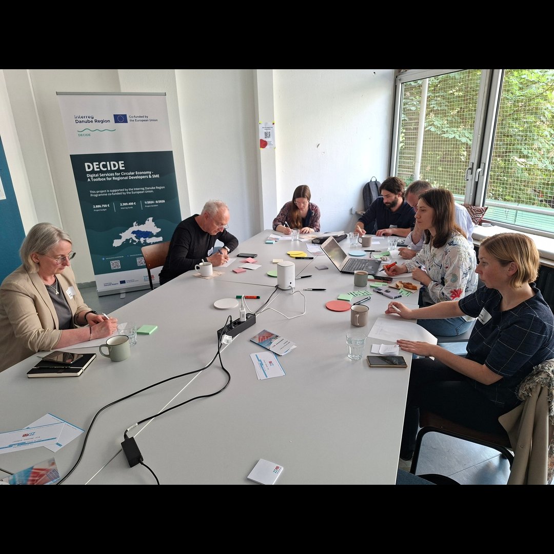 🌍 The #DanubeRegion is going circular!
#DECIDE is supporting SMEs &amp; developers with digital tools, best practices &amp; training to shift to sustainable business models.✅ Awarded as #DanubeStrategyFlagship in 2024 ✅ Smart solutions across sectors
Article: linkedin.com/pulse/decide-e…