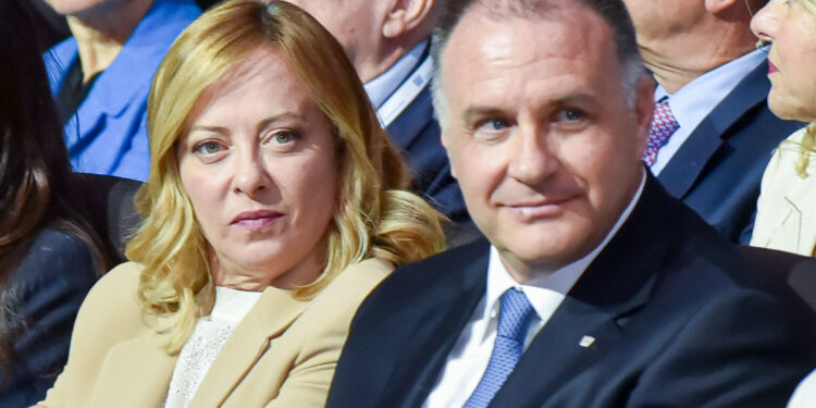 Il Diario del Lavoro (@diariolavoro) on Twitter photo Assemblea #Confindustria, Orsini avvisa il governo: situazione insostenibile, serve un piano per l’industria o le imprese scappano e non garantiamo l’occupazione. Ma Meloni: ‘’pensate in grande, io lo farò’’. Poi tutti uniti contro l’Ue del Green deal.
Di <a href="/nunziapenelope/">nunzia penelope</a> Assemblea #Confindustria, Orsini avvisa il governo: situazione insostenibile, serve un piano per l’industria o le imprese scappano e non garantiamo l’occupazione. Ma Meloni: ‘’pensate in grande, io lo farò’’. Poi tutti uniti contro l’Ue del Green deal.
Di <a href="/nunziapenelope/">nunzia penelope</a>