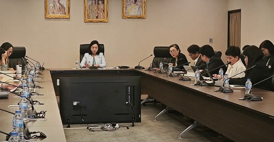 NahathaiT's tweet image. ดิฉันร่วมระดมสมองกับ กสศ. (กองทุนเพื่อความเสมอภาคทางการศึกษา) และ สคช. (สถาบันคุณวุฒิวิชาชีพ) และทีมของสำนักนายกฯ เพื่อช่วยให้เด็กนอกระบบ16-24ปีได้มีโอกาสเข้าถึงความรู้เพื่อนำไปสู่การจ้างงานและสร้างอาชีพไปพร้อมๆกัน #ThailandZeroDropout #LearntoEarn

ผู้ช่วยรัฐมนตรีฯ ดร.ณหทัย…