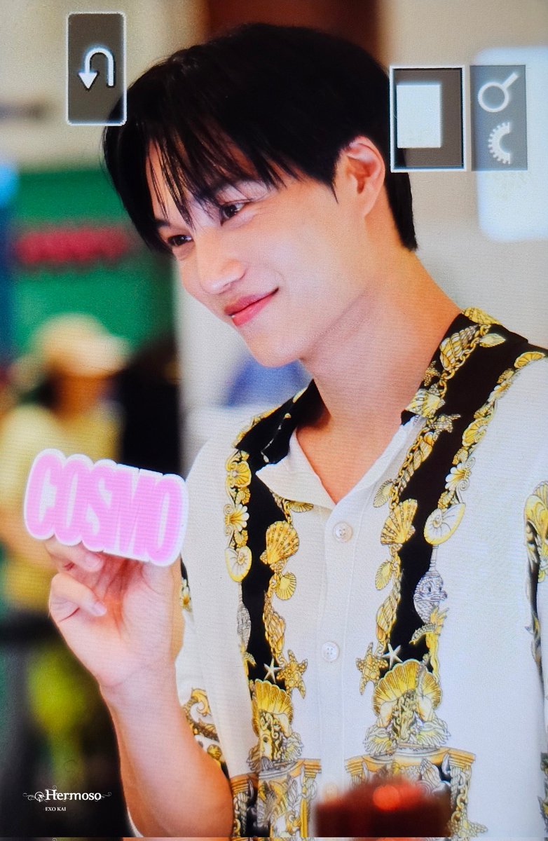 250528 베르사체 향수 팝업 #엑소카이 #카이 #KAI #종인 

열일하는 김카이씨❤️‍🔥❤️‍🔥