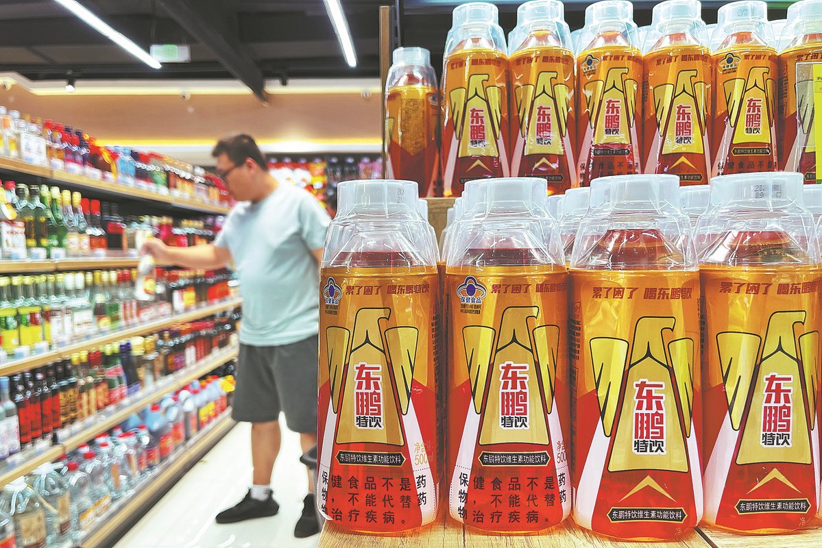 investing_china's tweet photo. Chinese beverage and snack brands like #Eastroc and Chi Forest are accelerating their overseas expansion by focusing on localization and respect for local consumer habits. With major investments such as Eastroc's $200 million manufacturing and logistics hub near Jakarta and co-branded launches by Chi Forest in Indonesia, these companies aim not just to export products, but to co-create something that works for that local market. #InvestinChina #IndustrialTrends #GoingGlobal #ChineseBrands #GlobalExpansion #FoodAndBeverage https://t.co/iExUGUPWnL