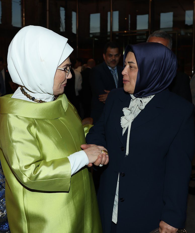 27 ülkeden Bakanlar ve üst düzey politika yapıcıların katılımıyla “Küreselleşen Dünyada Ailenin Korunması ve Güçlendirilmesi” temasıyla hayata geçirilen #UluslararasıAileForumu’un açılışına vakfımız adına Ömer Faruk Seleş Bey ve Güler Pekkendir Hanımefendi katılım sağladılar.