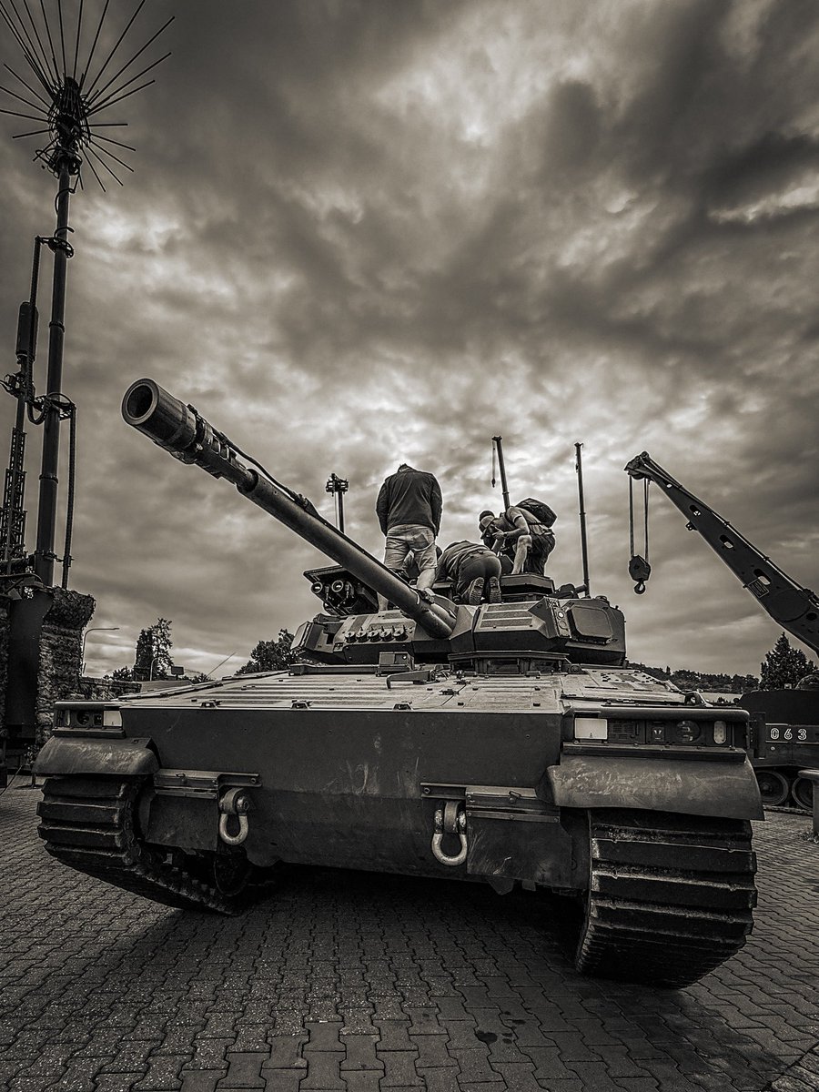 CV90 dorazila na IDET Brno!

Jsme hrdí, že můžeme být na letošním veletrhu IDET Brno s nejmodernějším bojovým vozidlem pěchoty.

Technologie, ochrana a mobilita – švédská preciznost ve službách české bezpečnosti.

Navštivte nás! 🇨🇿🇸🇪 #IDET2025 #CV90 #BAESystems #ArmadaCR #obrana