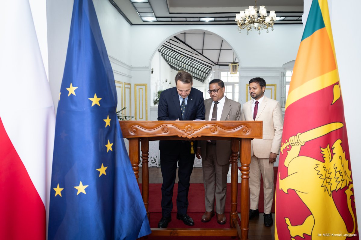 Ministry of Foreign Affairs π΅π± (@polandmfa) on Twitter photo FM <a href="/sikorskiradek/">RadosΕaw Sikorski π΅π±πͺπΊ</a> began his visit to Sri Lanka with a meeting with FM Vijitha Herath.
As EU representative on behalf of <a href="/kajakallas/">Kaja Kallas</a>, he discussed π±π°πͺπΊ relations and π΅π±π±π° bilateral cooperation.
This is the first visit by a Polish FM to Sri Lanka since 1989. FM <a href="/sikorskiradek/">RadosΕaw Sikorski π΅π±πͺπΊ</a> began his visit to Sri Lanka with a meeting with FM Vijitha Herath.
As EU representative on behalf of <a href="/kajakallas/">Kaja Kallas</a>, he discussed π±π°πͺπΊ relations and π΅π±π±π° bilateral cooperation.
This is the first visit by a Polish FM to Sri Lanka since 1989.