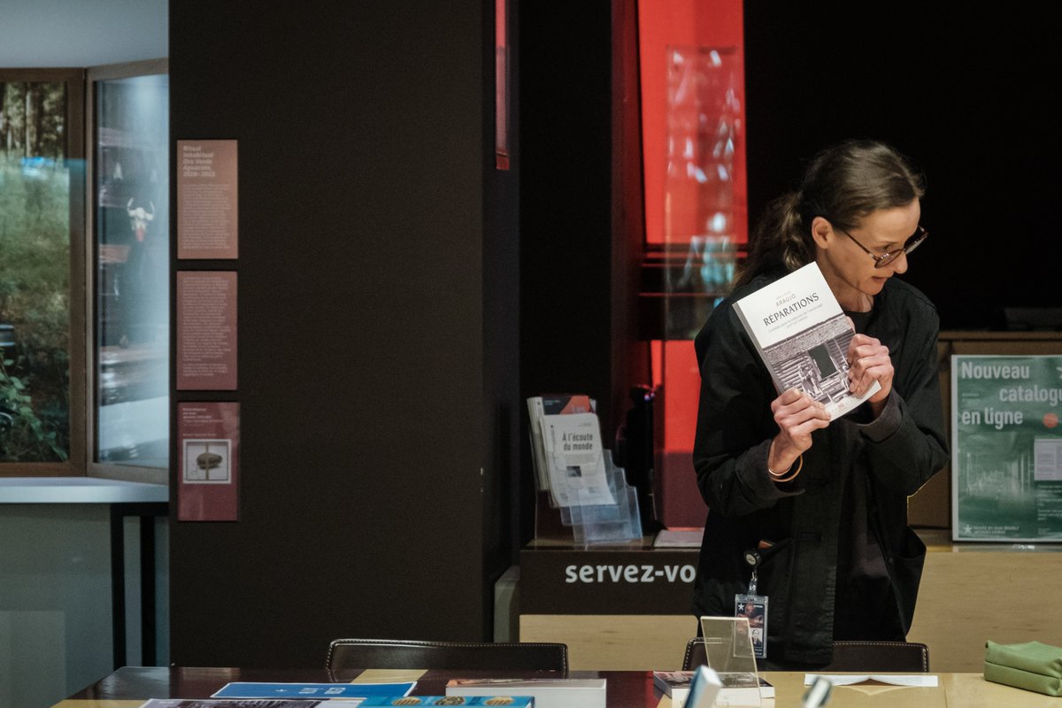 Ana Lucia Araujo, PhD (@araujohistorian) on Twitter photo Quelques photos de ma lecture du vendredi dernier autour de mon livre Réparations:
Combats pour la mémoire de l'esclavage (XVIIIe-XXIe siècle) (<a href="/EditionsduSeuil/">Éditions du Seuil</a>) au <a href="/quaibranly/">musée du quai Branly - Jacques Chirac</a> #slaveryarchive. Plus sur le livre ici seuil.com/ouvrage/repara… Quelques photos de ma lecture du vendredi dernier autour de mon livre Réparations:
Combats pour la mémoire de l'esclavage (XVIIIe-XXIe siècle) (<a href="/EditionsduSeuil/">Éditions du Seuil</a>) au <a href="/quaibranly/">musée du quai Branly - Jacques Chirac</a> #slaveryarchive. Plus sur le livre ici seuil.com/ouvrage/repara…