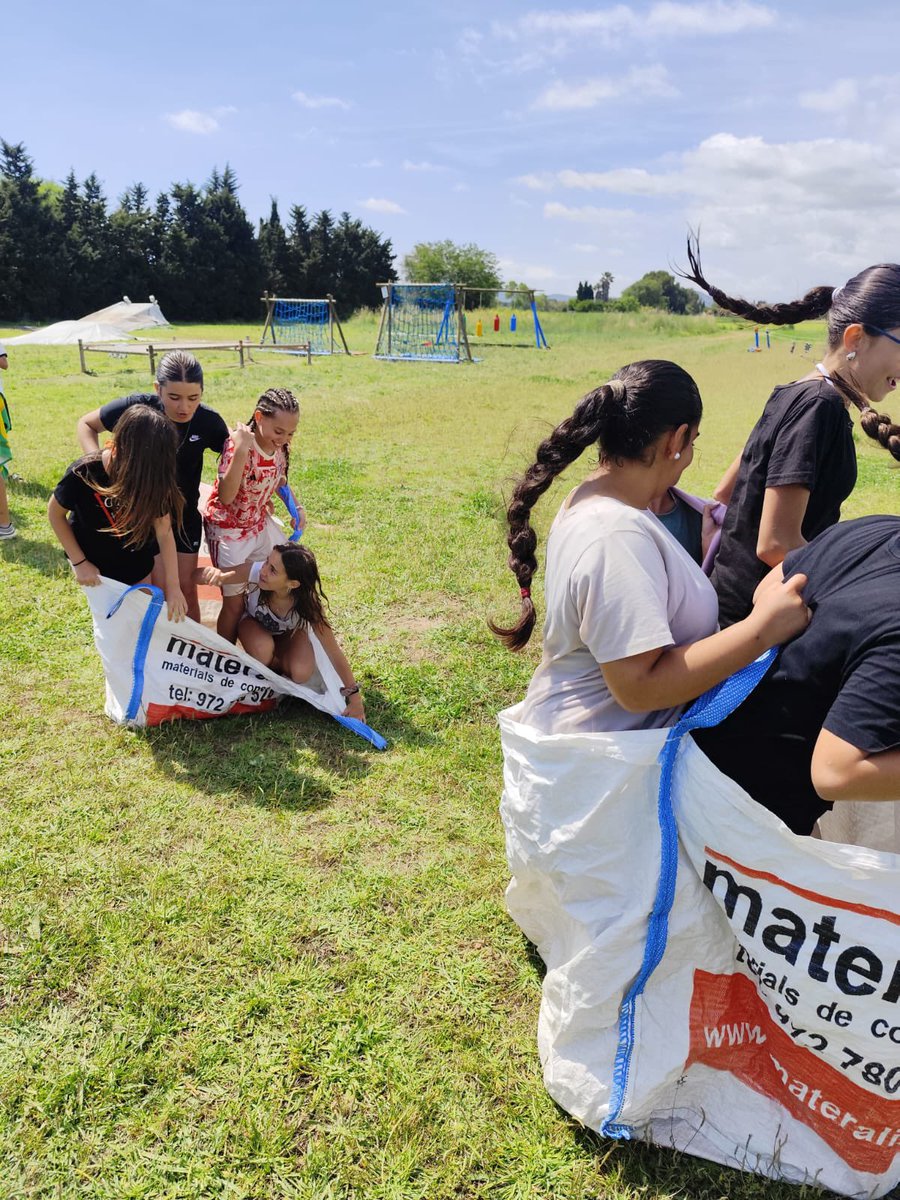 Escola Els Picots tweet media