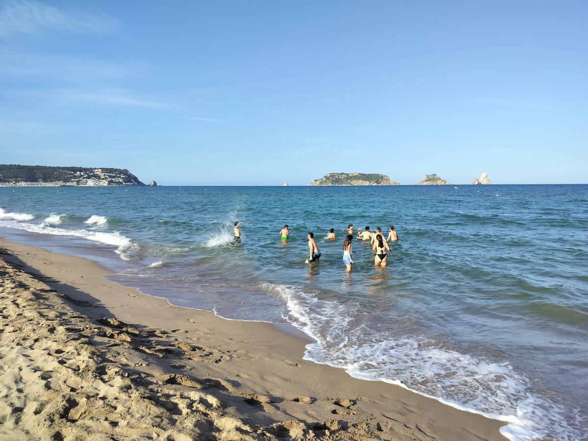 Aventures que deixen empremta! 🌲🌊
Ahir l’alumnat de 6è va continuar gaudint d’activitats a la natura, descobrint, rient i compartint moments inoblidables! 🤸‍♀️☀️
Ens ho estem passant d’allò més bé i encara queden moltes emocions per viure! 🏕️✨

#Colònies6èMarcelMaillot