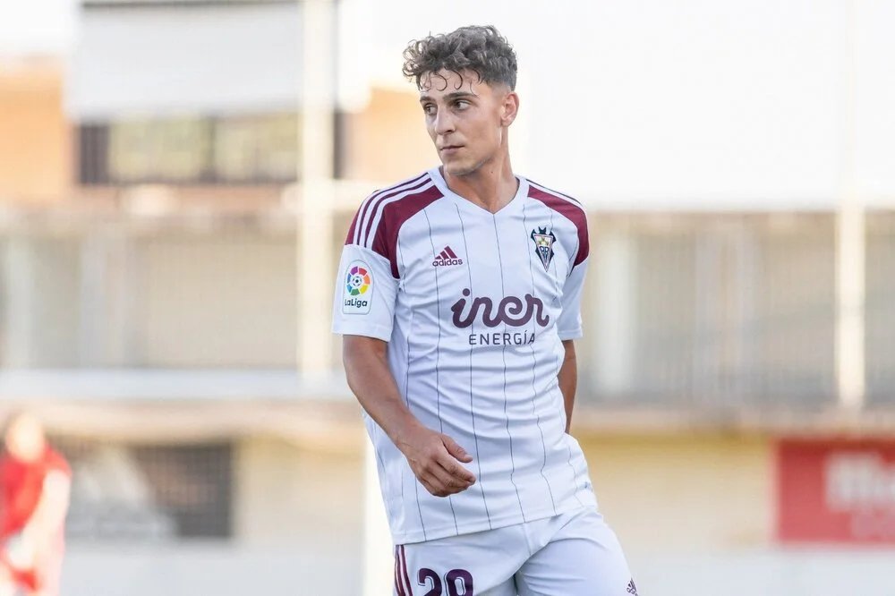 🔍 El Dépor sigue a 𝗝𝘂𝗮𝗻 𝗠𝗮𝗿𝛊́𝗮 𝗔𝗹𝗰𝗲𝗱𝗼 (24), lateral izquierdo del Albacete. 

📝 Su contrato finaliza este 30 de junio. 

📊 Esta ha sido su tercera temporada en Segunda, acumulando casi 90 partidos. 

📰 <a href="/__AngelGarcia__/">Cazurreando</a>