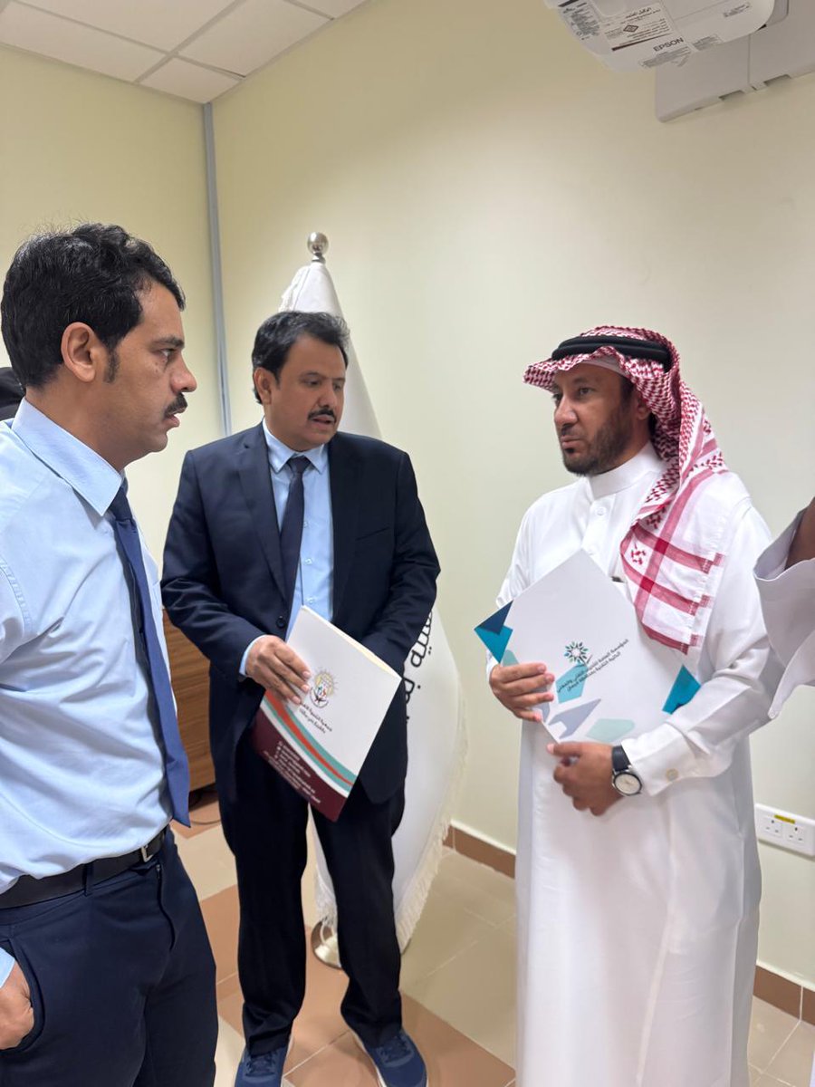 Garie_Tanmiah's tweet photo. سعدنا هذا اليوم بتوقيع عقد شراكة مجتمعية مع الكلية التقنية بمحافظة ميسان ، وذلك لتقديم وتنفيذ دورات مهنية متخصصة وتدريب تعاوني مشترك لأبناء محافظة ميسان . https://t.co/jJP48eFfpy