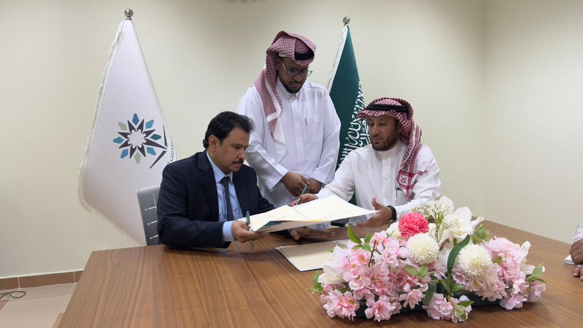 Garie_Tanmiah's tweet photo. سعدنا هذا اليوم بتوقيع عقد شراكة مجتمعية مع الكلية التقنية بمحافظة ميسان ، وذلك لتقديم وتنفيذ دورات مهنية متخصصة وتدريب تعاوني مشترك لأبناء محافظة ميسان . https://t.co/jJP48eFfpy