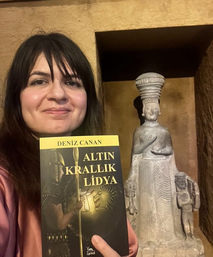 denizcanandeniz's tweet photo. ☀️Altın Krallık Lidya-Deniz Canan⭐️ #kitapönerisi #kitaptavsiyesi #yenikitap #kitap #lidyalılar #sardesantikkenti #manisasardes #lidya #kroisos #persler #kybele #topraktanrıçası #sardantikkenti https://t.co/Ma0iwz9mQc