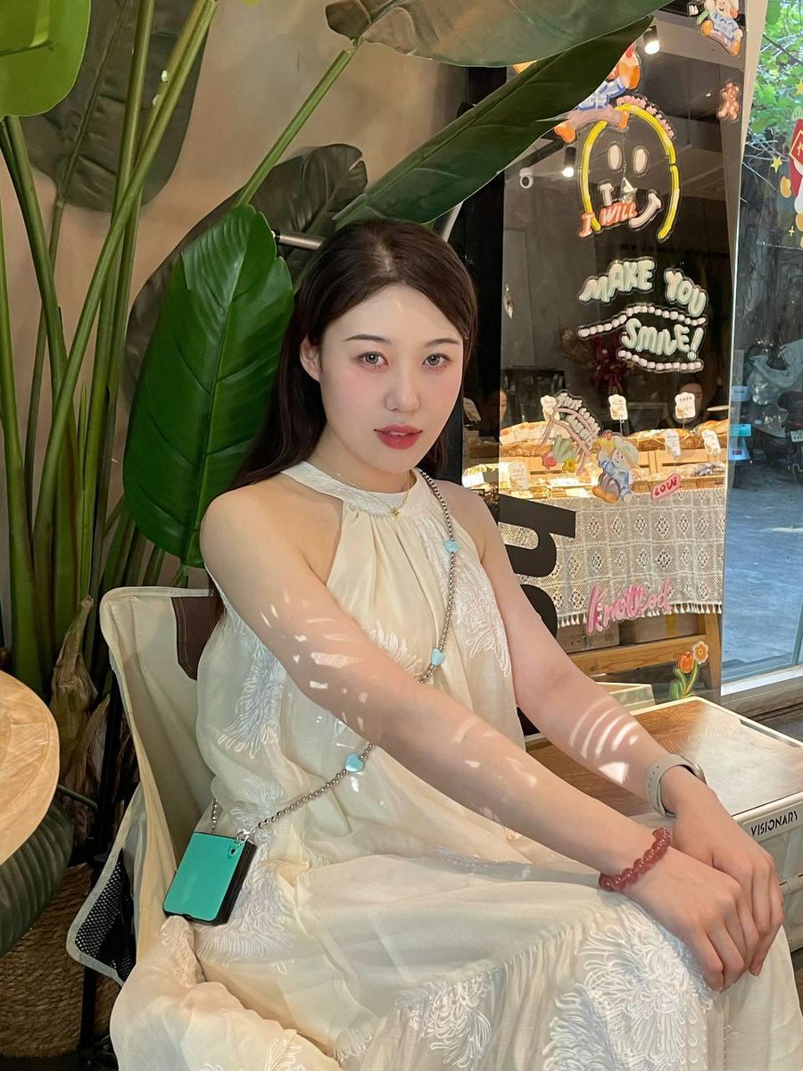 今天出门见朋友～

是不是有种少妇感…