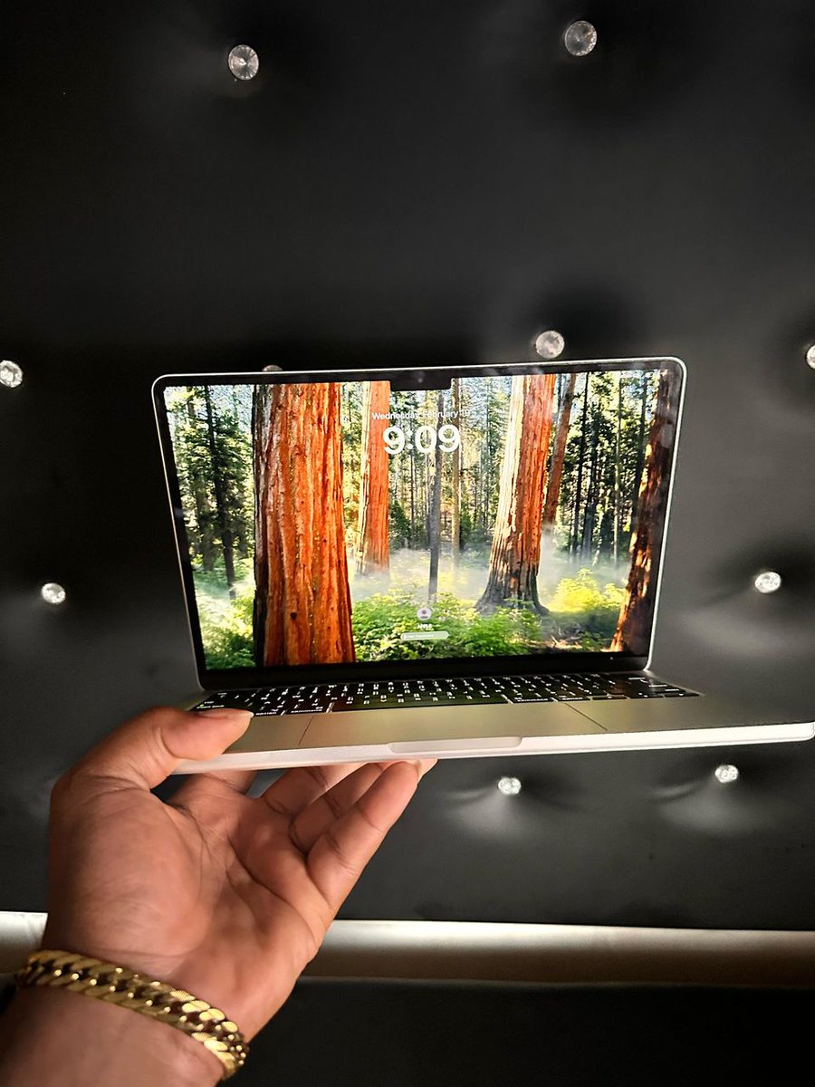 TechnologySolid's tweet image. 🇺🇸 MacBook Air M2chip 
Storage: 256gb 
RAM: 8gb 
Neatness: 10/10
iOS: Comes with latest (Sequoia)
Comes with Charger 

*Price:1,100,000*
08135639049
Computer Village ikeja Lagos state