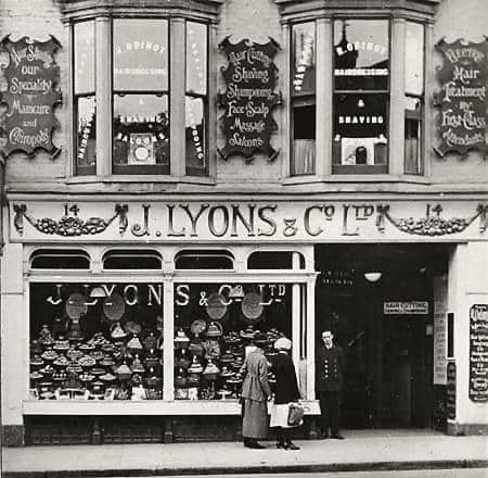 🍽️ Food, History &amp; Hidden Stories—All in One Walk! 🥖
Join us for a special walk to uncover the unexpected and appetising stories of those who shaped the UK’s culinary landscape.
📍A Taste of History Guided Walk: Sunday 1 June, 11am 

#JewishHeritage #CulinaryHistory