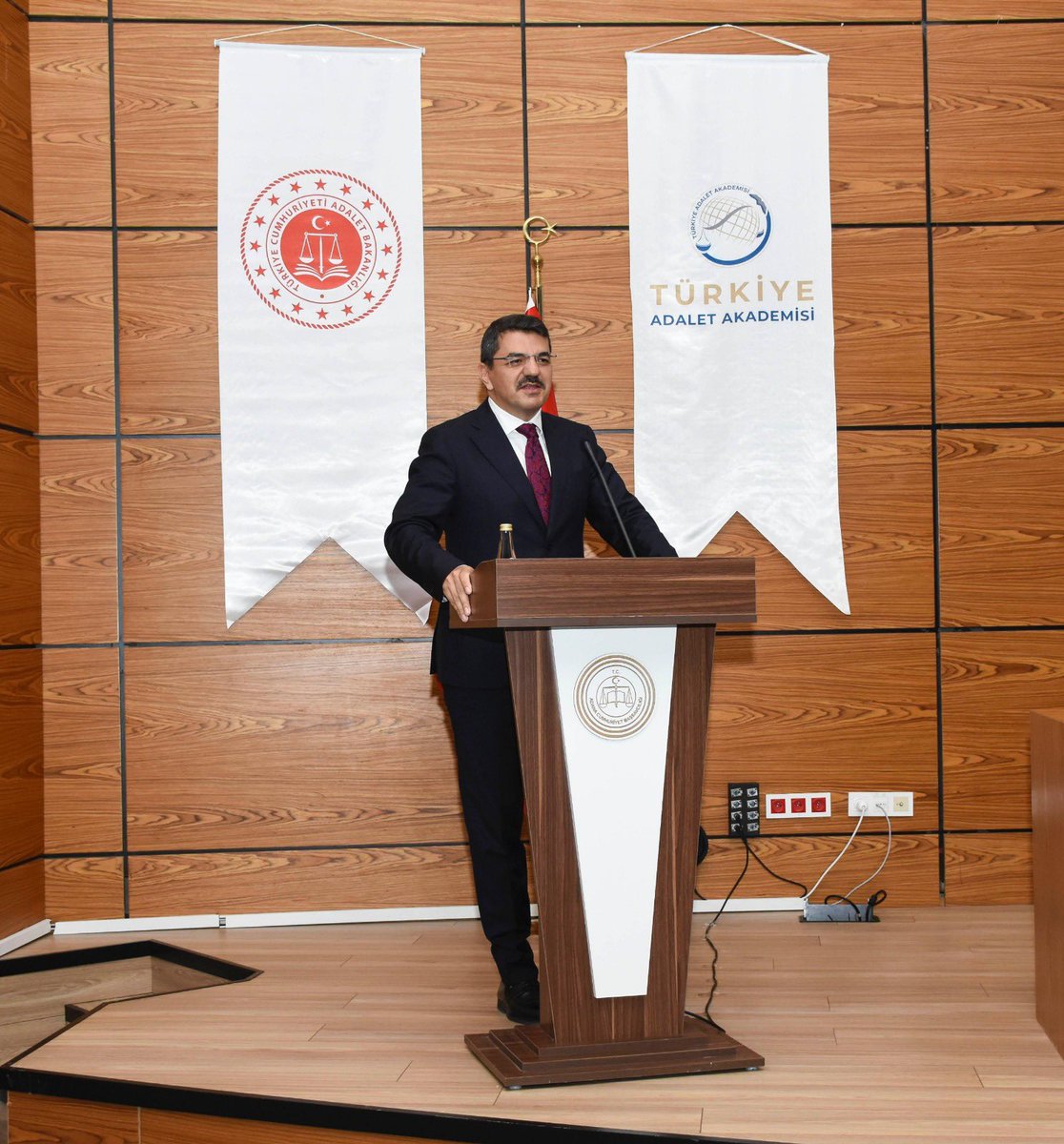 "Hâkim ve Savcı Yardımcılığı Sisteminde Eğitici Hâkim ve Savcıların Eğitimi Programı", Türkiye Adalet Akademisi ve Adalet Bakanlığı Personel Genel Müdürlüğü iş birliğinde, Adana'da düzenlendi.