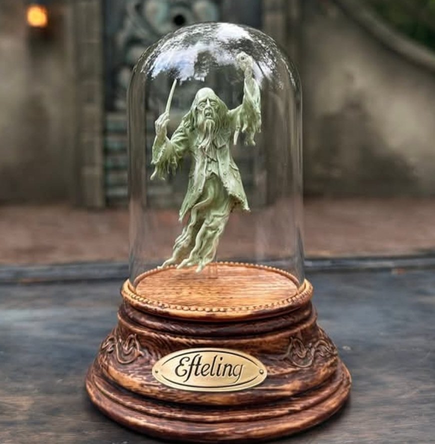 souvenieuws's tweet photo. Dit is het exclusieve souvenir voor de #Efteling Premium abonnementhouders. Vanaf vandaag op te halen, maar hiervoor dient wel een datum + tijdslot gereserveerd te worden. (Foto: Cindy Vervuren) #dansemacabre https://t.co/ggEsA76ohQ
