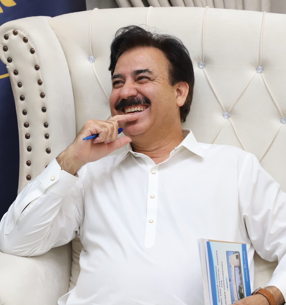Tayyaba Raja🇵🇰 (@tayyabaraja_) on Twitter photo شوکت یوسفزئی تعلیم یافتہ اور شریف سیاستدان ہیں اور خان صاحب کے وفادار دیرینہ ساتھی۔ کینسر میں مبتلا لندن کے ایک ہسپتال میں زیرعلاج ہیں۔اللہ پاک انہیں صحتیاب کرے آمین۔
<a href="/SAYousafzaiPTI/">Shaukat Ali Yousafzai</a> شوکت یوسفزئی تعلیم یافتہ اور شریف سیاستدان ہیں اور خان صاحب کے وفادار دیرینہ ساتھی۔ کینسر میں مبتلا لندن کے ایک ہسپتال میں زیرعلاج ہیں۔اللہ پاک انہیں صحتیاب کرے آمین۔
<a href="/SAYousafzaiPTI/">Shaukat Ali Yousafzai</a>
