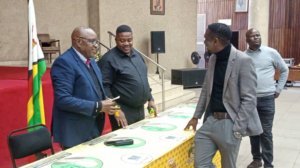 Gudoguru111's tweet photo. I just listened to Chris Mutsvangwa yesterday and I have to say, he had nothing substantial to say. Trying to convince us that Mnangagwa and his Zvigananda should stay in power until 2028 is not going to fly. Zimbabweans are fed up with the corruption and incompetence of Mnangagwa and his cronies. It's time for him to go. We need to come together and work towards removing him from office.