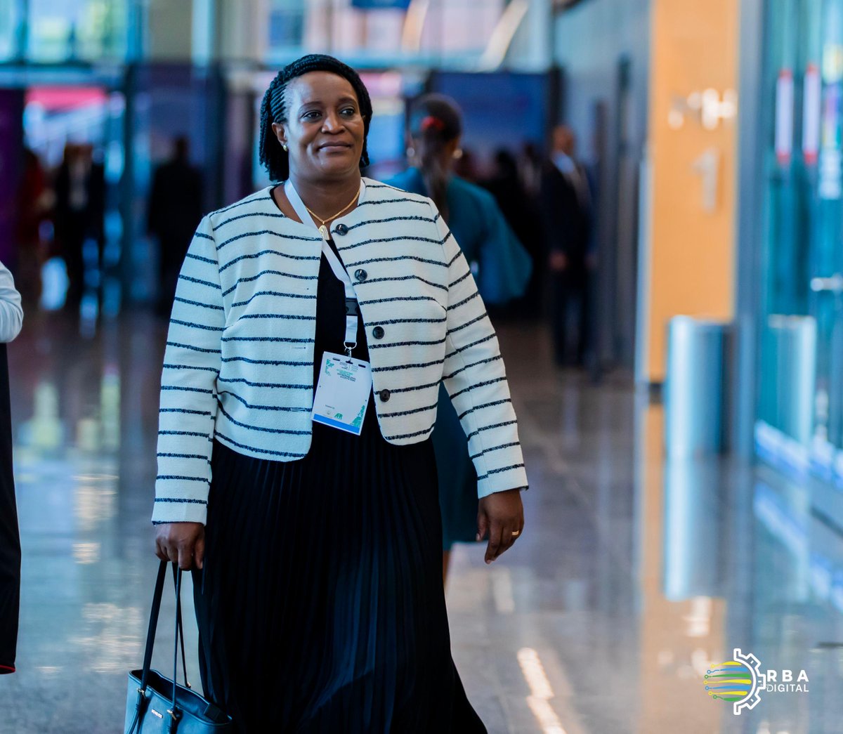 📷AMAFOTO 📷

Madamu Jeannette Kagame yitabiriye Inama Ngarukamwaka y’Ihuriro ry’Abagore bari mu Rwego rw’Imari [Financial Alliance for Women Annual Summit], mu 2025.

Iyi nama iri kubera muri Kigali Convention Centre, yateguwe ku bufatanye bwa Banki Nkuru y’u Rwanda n’Ikigo