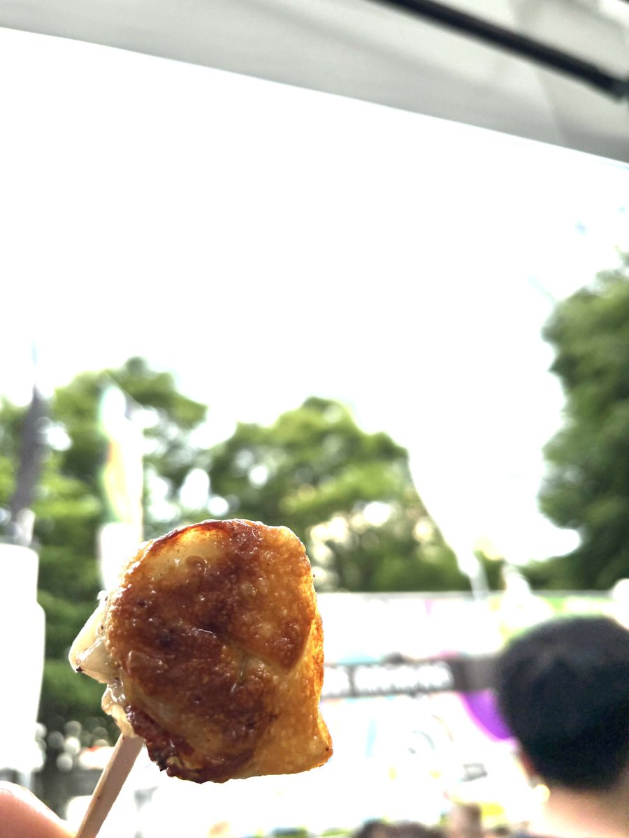 mikisinip's tweet photo. Teenage Brewing の福田屋餃子
モチモチしてめちゃくちゃ美味しい😆
山椒塩おかわり😅

#keyaki 
#keyakibeer
#けやきひろばビール祭り https://t.co/8zxfXYL386
