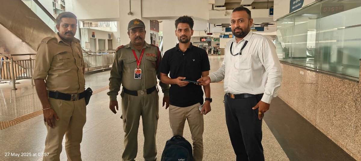 #LostAndFound
Bag. Phone. Documents. All returned!
Another happy passenger, thanks to our honest and alert GMRC team!