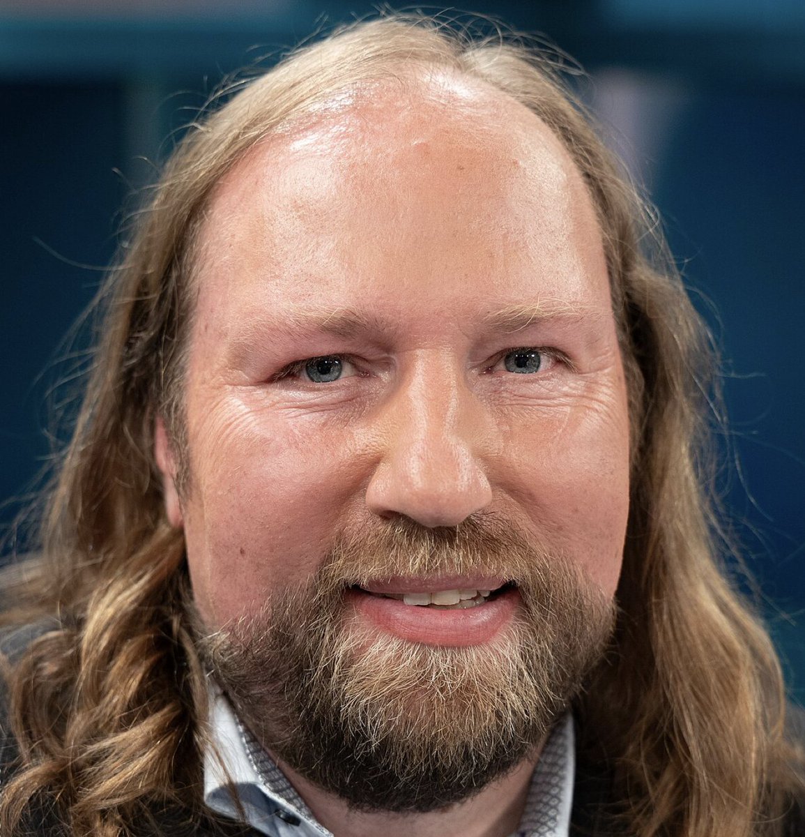 Grünen-Politiker Anton Hofreiter fordert kriegsverlängernde Waffenlieferungen an die Ukraine. Das halte ich für falsch und gefährlich. Hofreiter ist keine Kraft für den Frieden. Kurz nachdem Bundeskanzler Friedrich Merz erklärt hatte, dass die Ukraine mit deutschen Waffen auch