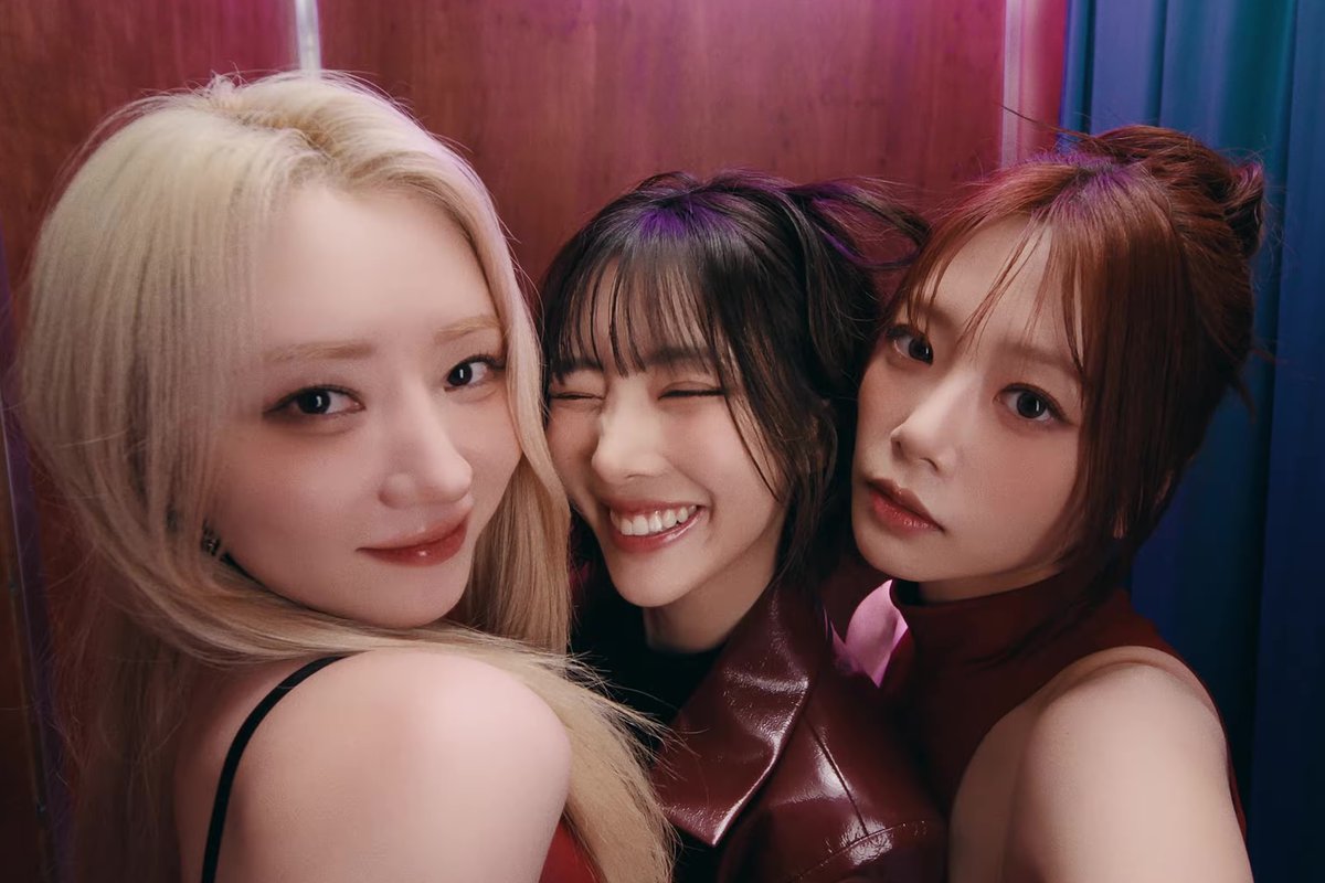 WATCH: #Dreamcatcher’s First Unit #UAU Debuts With Alluring MV For "2 Months" 
soompi.com/article/173899…