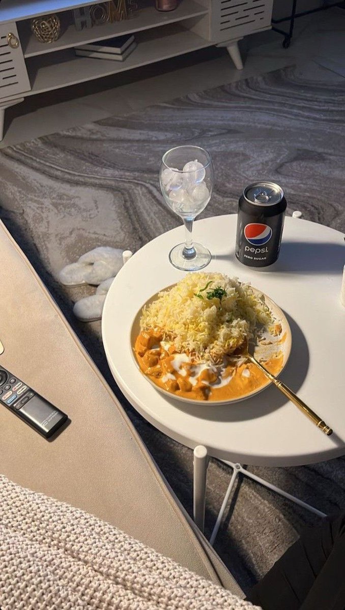 trend_foodh's tweet photo. وش غداكم اليوم؟”
السؤال اللي يتكرر كل يوم… فقلت أريحك 😅
جمعت لك وصفات غدا تكفي العائلة وتفتح النفس!
ثريد أفكار غداء من قلب المطبخ النجدي والسعودي 👌🏻👇🏻 https://t.co/1qLkNqLtfh