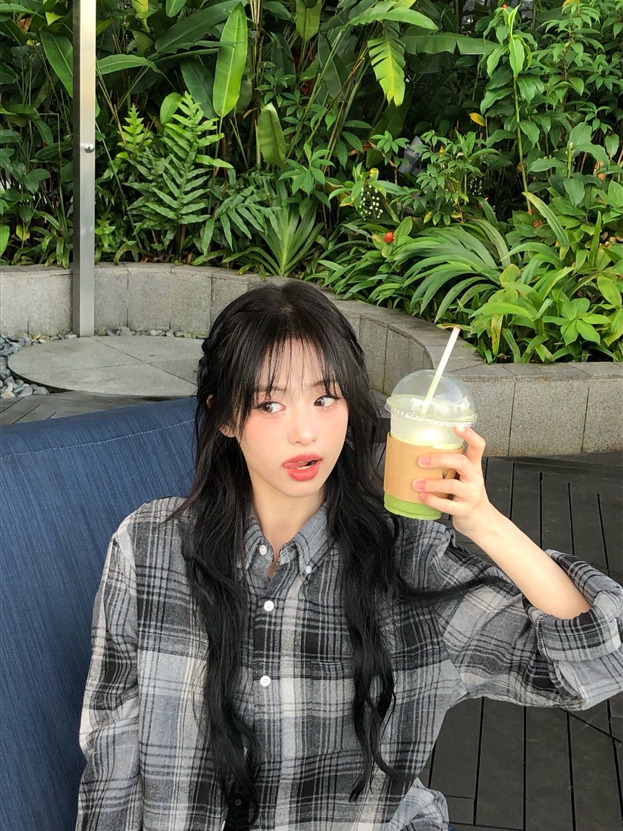 picbaemon's tweet image. AHYEON WEVERSE UPDATE