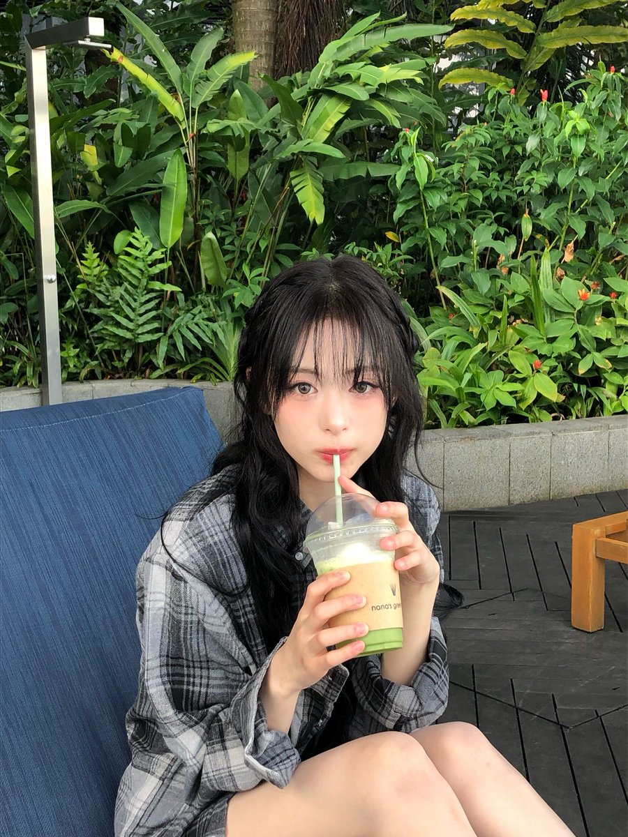 picbaemon's tweet image. AHYEON WEVERSE UPDATE