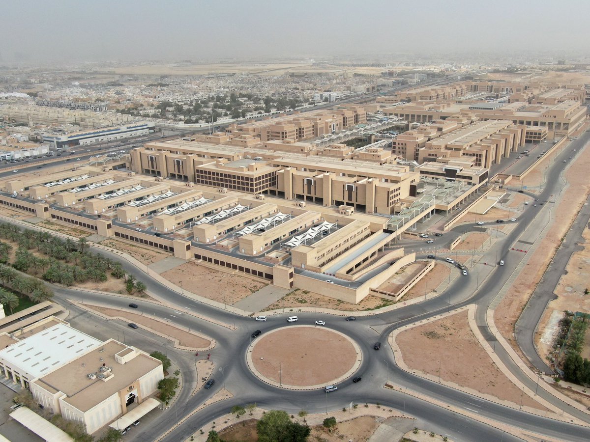 حرم أمير منطقة الرياض ترعى حفل التميز لخريجات الدفعة (69) لطالبات #جامعة_الإمام .. مساء يوم غدٍ الخميس 29/ 5/ 2025. 
imamu.edu.sa/news/Pages/new…