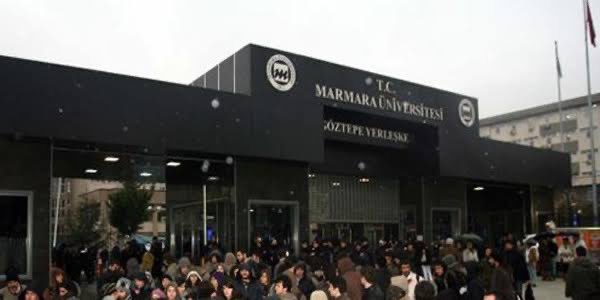 Marmara Üniversitesi’nde #İşCinayeti 

Marmara Üniversitesi İletişim Fakültesi’nde çalışırken kalp krizi geçiren temizlik işçisi yaşamını yitirdi. 

🔻İşçinin yarım saat ambulans beklediği ve okulun revirinin gelmediği öğrenciler tarafından bildirdi.
