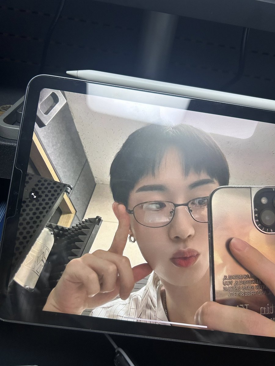 [📷] 

Hmmmm...🧐✍️

#빛새온 #몬트 
#BITSAEON #MONT