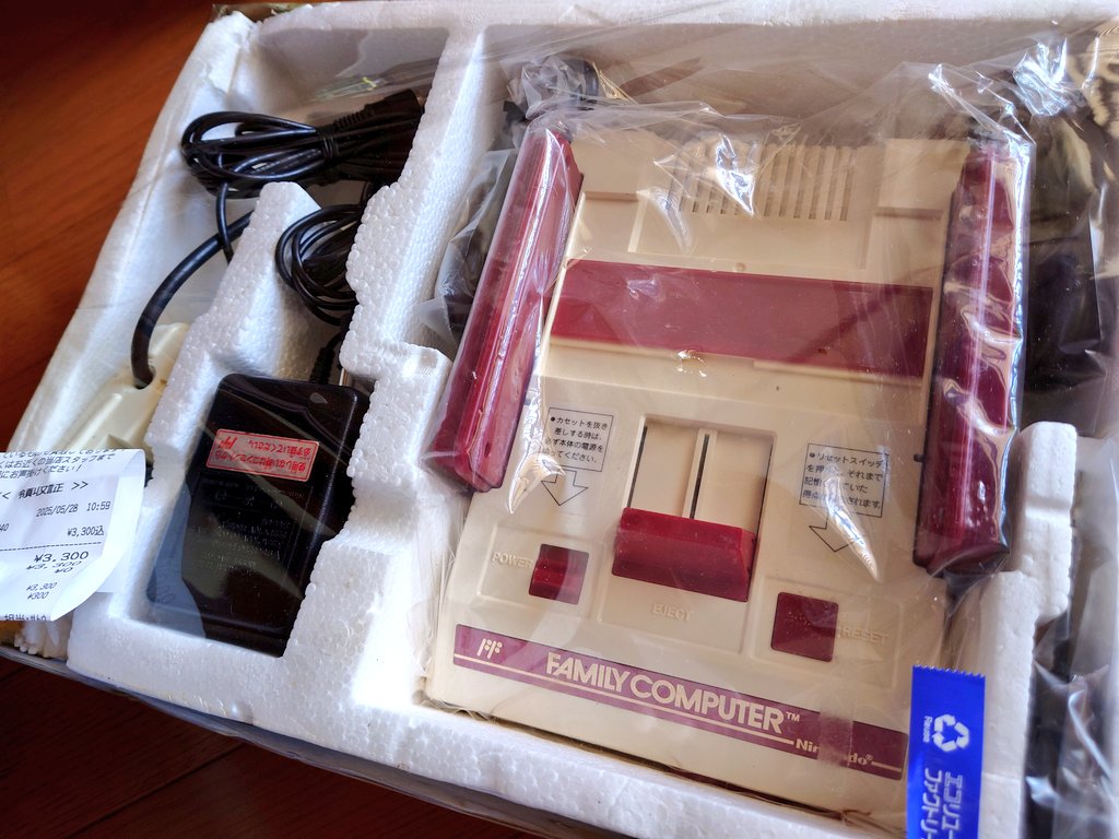 FCVEGA2's tweet photo. 動作未確認のジャンク品でしたが、本体が妙に綺麗なので購入☺️
帰宅後開けてみましたが、使用感があまり無いような⋯😇
#レトロコンシューマー愛好会 https://t.co/fD9yoBXNo2