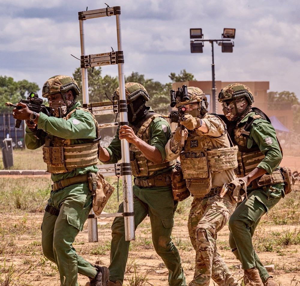 OTAN en français (@otan_fr) on Twitter photo 🛡️ Flintlock, 1er exercice d’opérations spéciales en Afrique, fête ses 20 ans !
Il renforce la préparation, l’interopérabilité et les capacités antiterroristes de +30 pays. Le <a href="/NATO_SOF/">NATO Allied SOF Command (SOFCOM)</a> y a assisté, montrant que l’OTAN est attachée aux partenariats et à la sécurité dans le monde 🛡️ Flintlock, 1er exercice d’opérations spéciales en Afrique, fête ses 20 ans !
Il renforce la préparation, l’interopérabilité et les capacités antiterroristes de +30 pays. Le <a href="/NATO_SOF/">NATO Allied SOF Command (SOFCOM)</a> y a assisté, montrant que l’OTAN est attachée aux partenariats et à la sécurité dans le monde