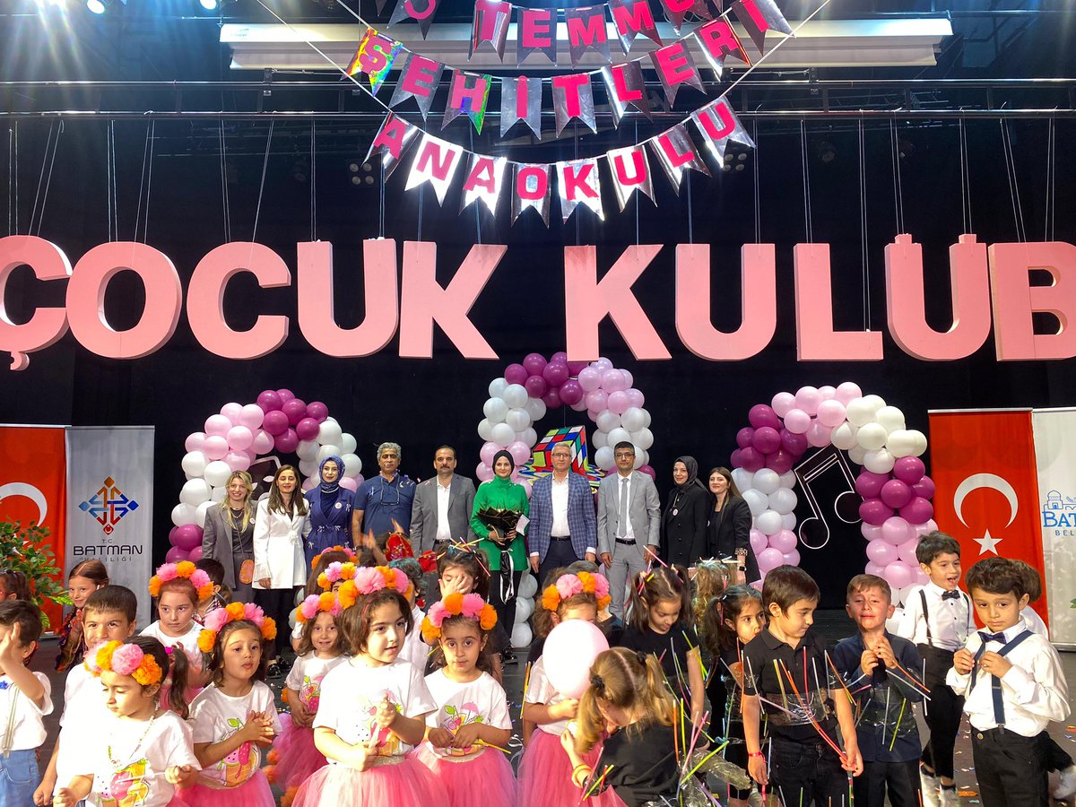 ozdeesraa's tweet photo. İşini #huzurla yapmak🥰💯❤️ 
Batman’da tek olan Çocuk Kulübü yıl sonu gösterimizde bizi yalnız bırakmayan İl Milli Eğitim Müdürümüz @yasarciger İl Milli Eğitim Müdür Yardımcılarımıza teşekkür ediyorum 💐💯💝 https://t.co/XlZauhras6