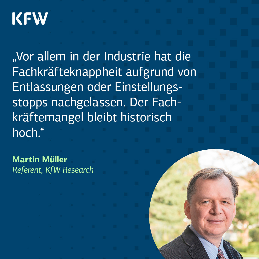 KfW Research (@kfw_research) on Twitter photo Der #Arbeitsmarkt leidet weiterhin unter den Absatzproblemen der Wirtschaft. Durch die lange Stagnation zögern viele Unternehmen neues Personal einzustellen. Dadurch hat sich der #Fachkräftemangel entspannt. Die Zahl der Arbeitslosen ist im Mai weiter gestiegen.
<a href="/KfW/">KfW Bankengruppe</a> Der #Arbeitsmarkt leidet weiterhin unter den Absatzproblemen der Wirtschaft. Durch die lange Stagnation zögern viele Unternehmen neues Personal einzustellen. Dadurch hat sich der #Fachkräftemangel entspannt. Die Zahl der Arbeitslosen ist im Mai weiter gestiegen.
<a href="/KfW/">KfW Bankengruppe</a>